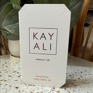 Kayali Vanilla 28 Fragrance Sample